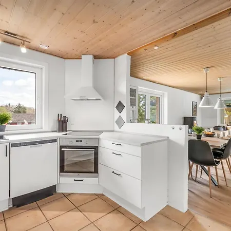 Irlin - 800m From The Sea By Interhome
